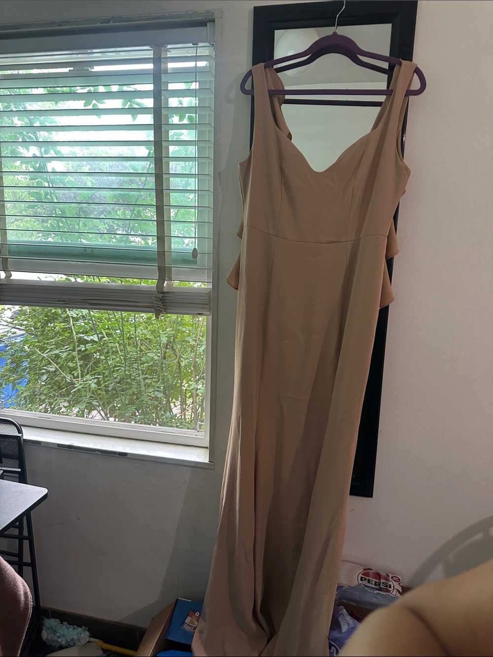 Elegant Cream Sleeveless Maxi Dress with Sweetheart Neckline